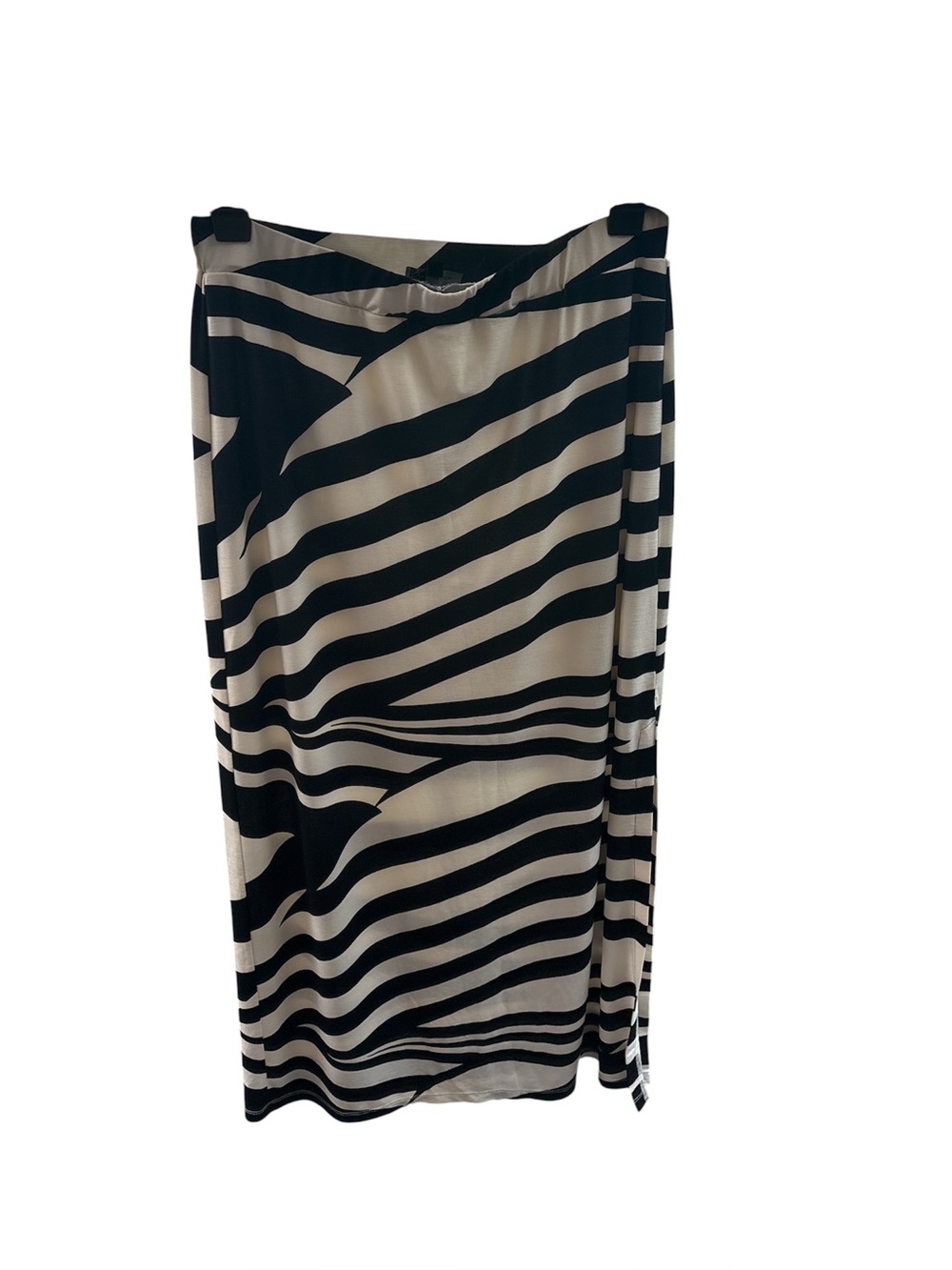 🔥$2, min. purchase $10, BCNL Design Black & White Zebra Print Maxi Skirt with si